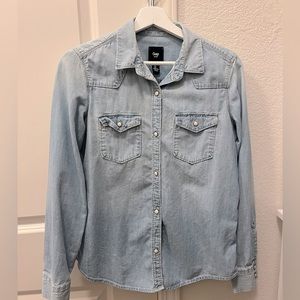 Gap, Denim shirts, Women, Small size, Great condition